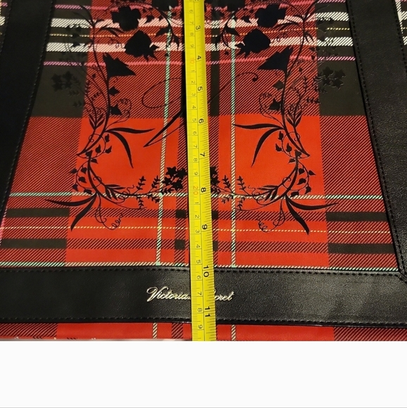 Victoria's Secret Tote & Blanket, VC pouch, & Smartphone Waterproof bag … - Picture 3 of 13